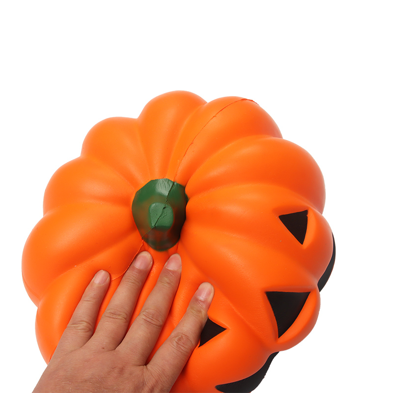 A 25cm-sized pumpkin