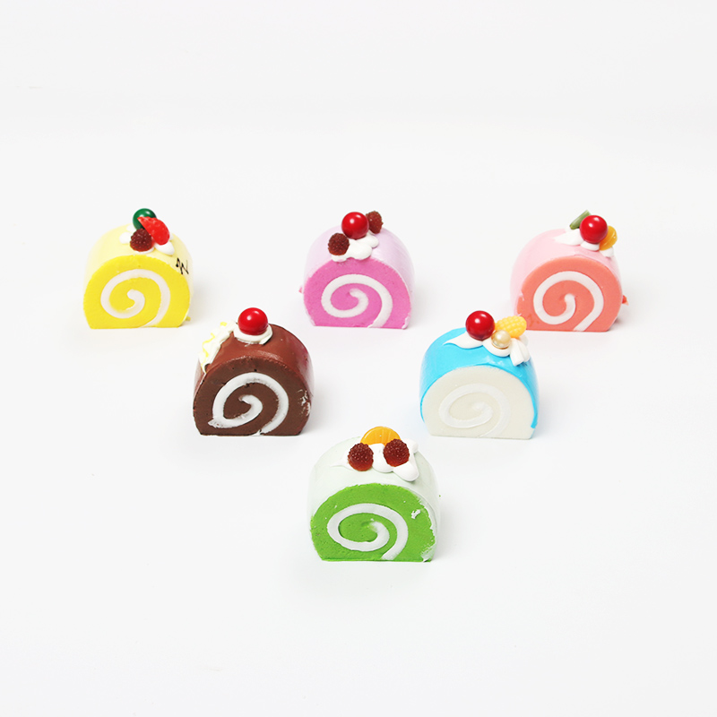 A set of a 5cm square three-layer cake – plain version