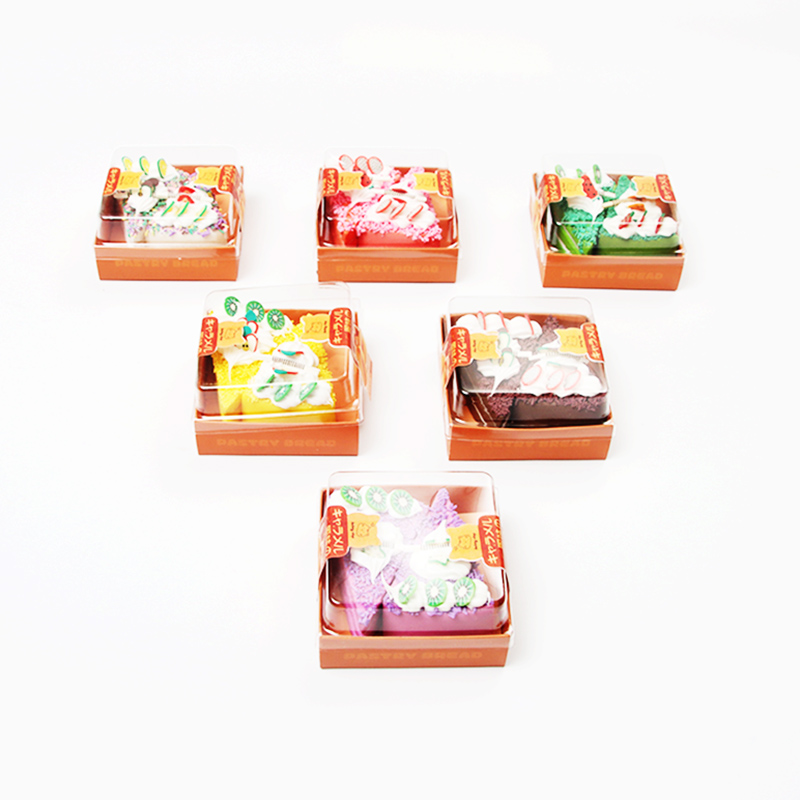 A 7cm triangular cake with fruits